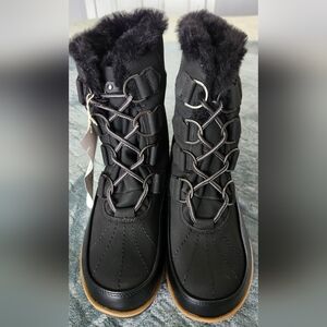 NWOT JBU Boots With Faux Fur